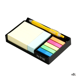 Mniejszy przybornik zawiera: notes 76x76mm, 400 karteczek - mix 3 kolorów oraz 380 zakładek indeksujących papierowych o wymiarac