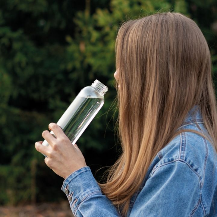 Butelka szklana z pokrowcem 500 ml CARLOTTA - Przeźroczysty