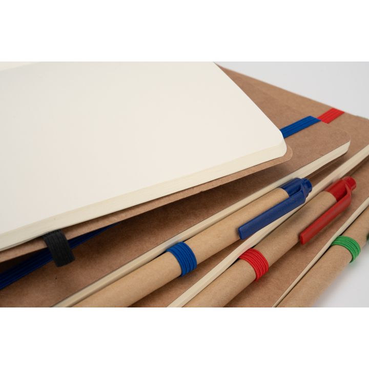 Notatnik A5 z czystymi stronami i długopisem z materiałów z recyklingu CHLOE - Zielony