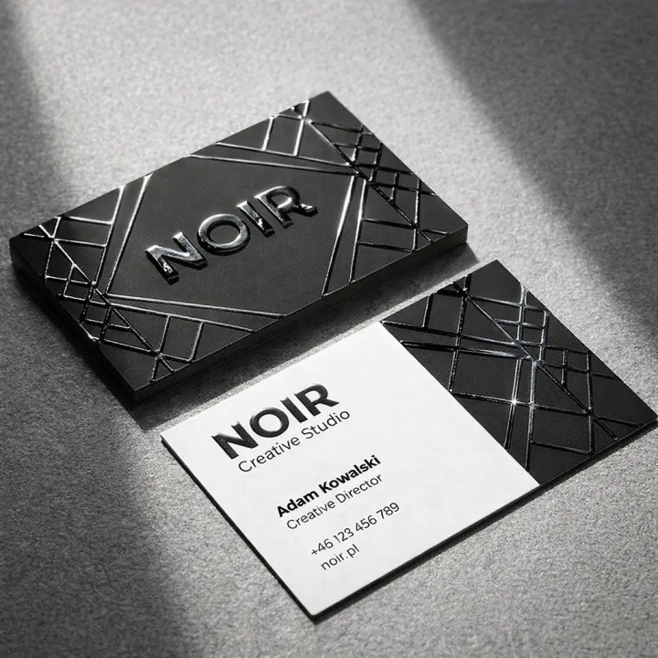 Wizytówki z lakierem UV – Podkreśl najważniejsze detale marki