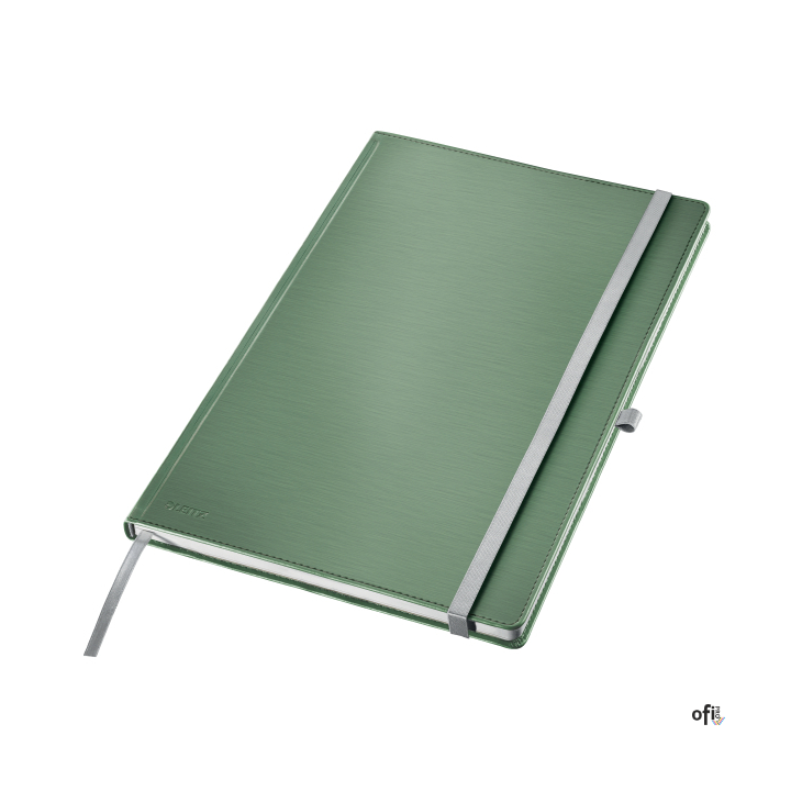 Wysokiej jakości klasyczny notatnik w twardej oprawie, z nowoczesnym, przyjemnym w dotyku wykończeniem powierzchni okładki i ele