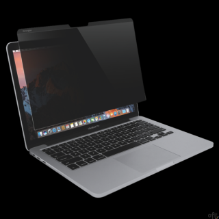 Magnetyczne mocowanie zapewnia błyskawicznymontaż i minimalną szczelinę, dzięki czemuw komputerze MacBook nadal można korzystaćz